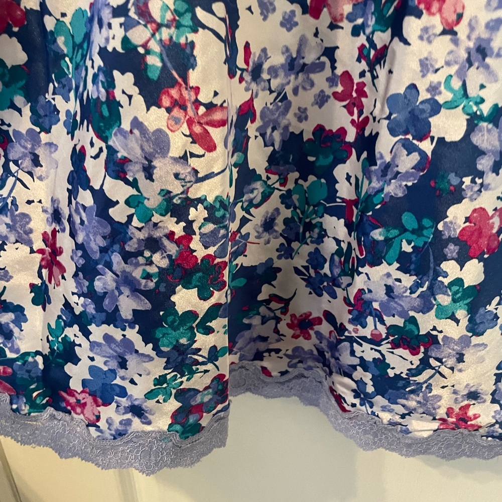 FLORAL CHEMISE. THALIA SODI. SATIN FINISH and LACE TRIMS SLEEPWEAR. GUC - Picture 10 of 14